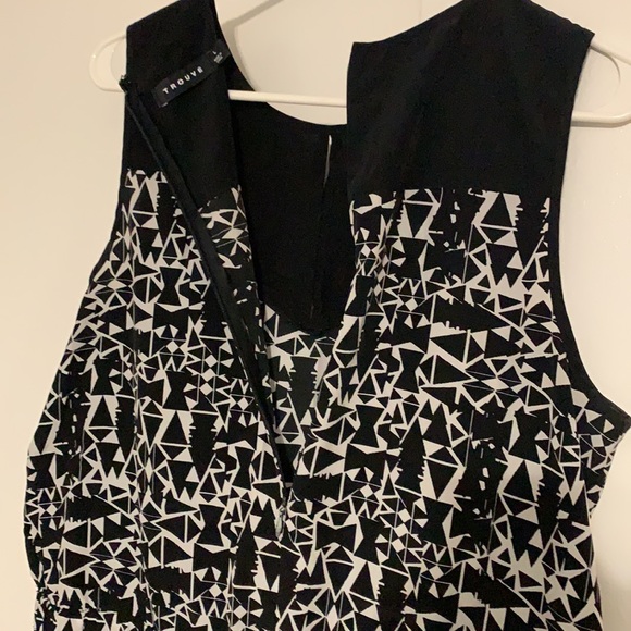 Sleeveless, short romper - Picture 10 of 10